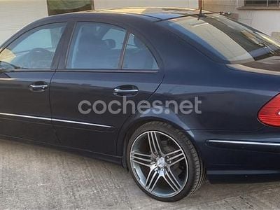 Verde Usado 2003 Mercedes E400 Avantgarde Berlina | 4600 €