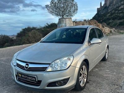 Usado Opel Astra Cosmo 110 CV (80 kW) 2011 Gris / plata Berlina