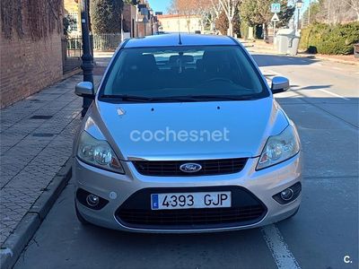 Gris / plata Usado 2009 Ford Focus Trend Berlina | 3499 € (Precio justo)