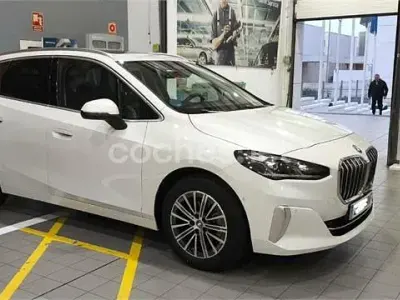 Usado BMW 225 Active Tourer Luxury Line 245 CV (180 kW) 2024 Blanco Monovolumen