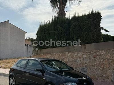 Violeta / lila Usado 2004 Fiat Stilo Dynamic Berlina | 2199 € (Precio justo)