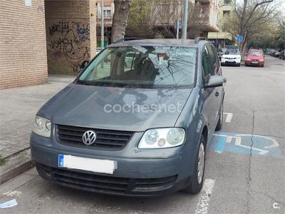 Usado VW Touran Conceptline 100 CV (73 kW) 2005 Gris / plata Monovolumen