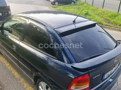 Używany Opel Astra Club 84 KM (61 kW) 2003 Niebieski Sedan/Limuzyna