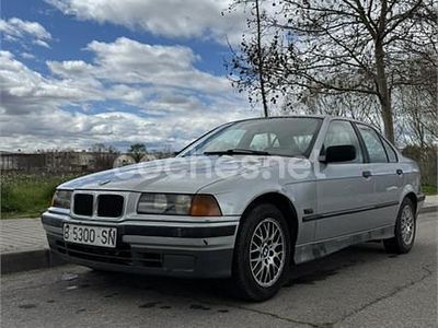 Usado BMW 318 90 CV (66 kW) 1996 Gris / plata Berlina