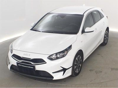 Usado Kia Ceed 101 HP (74 kW) 2025 Branco Citadino