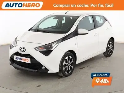 Usado Toyota Aygo Play 72 CV (52 kW) 2021 Blanco Utilitario