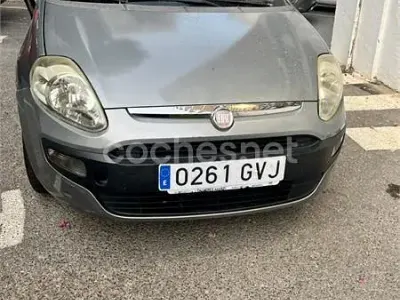 Usado Fiat Punto Evo Active 77 CV (56 kW) 2010 Gris / plata Utilitario