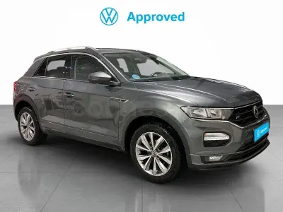 Usado VW T-Roc Advance 110 CV (80 kW) 2022 Gris / plata SUV
