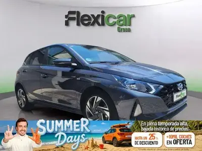 Usado Hyundai i20 100 CV (73 kW) 2020 Gris Utilitario