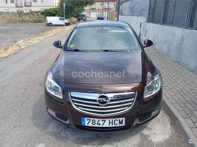 Usado Opel Insignia Edition 160 CV (117 kW) 2011 Marrón Berlina