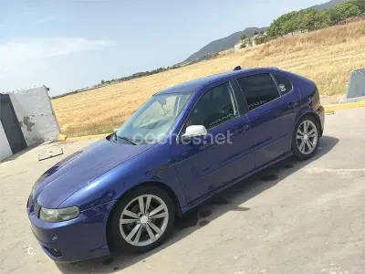 Usado Seat Leon Sport 110 CV (80 kW) 2002 Azul Utilitario