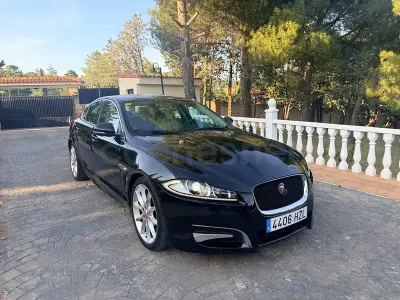 Usado Jaguar XF Luxury 240 CV (176 kW) 2014 Negro Berlina
