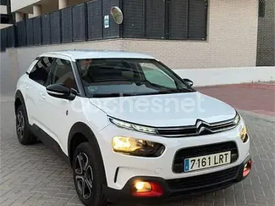 Usado Citroën C4 Cactus Live 102 CV (75 kW) 2021 Blanco Utilitario