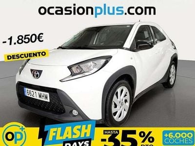 Usado Toyota Aygo Play 72 CV (52 kW) 2023 Blanco Utilitario