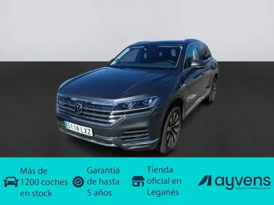 Usado VW Touareg Elegance 381 CV (280 kW) 2022 Gris / plata SUV