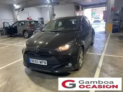 Usado Toyota Yaris Active 116 CV (85 kW) 2024 Negro Utilitario