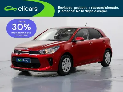 Usado Kia Rio 84 CV (61 kW) 2020 Rojo Berlina