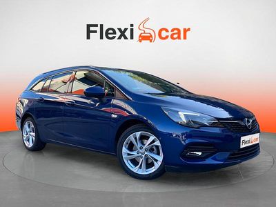 Usado Opel Astra 110 CV (80 kW) 2020 Azul Familiar