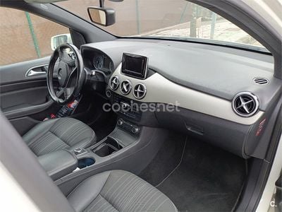 Mercedes B200