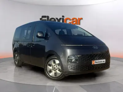 Usado Hyundai Staria 177 CV (130 kW) 2023 Gris Monovolumen