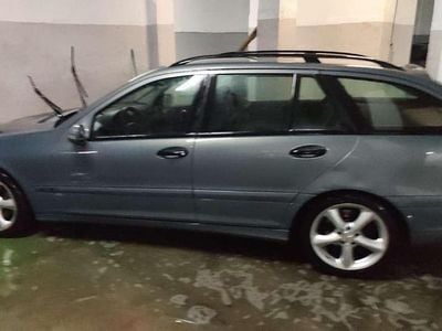 Usado Mercedes C220 Classic 150 CV (110 kW) 2004 Gris Familiar