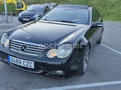 Usado Mercedes C180 143 CV (105 kW) 2004 Negro Berlina