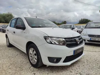 Begagnad Dacia Sandero Lauréate 75 HK (55 kW) 2016 Vit Sedan