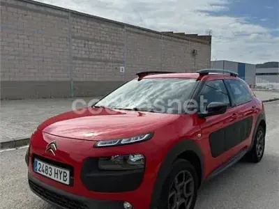 Usado Citroën C4 Feel 82 CV (60 kW) 2014 Rojo Berlina