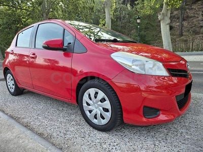 Używany Toyota Yaris City 90 KM (66 kW) 2012 Czerwony Hatchback
