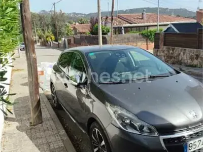 Usado Peugeot 208 82 CV (60 kW) 2019 Gris / plata Utilitario