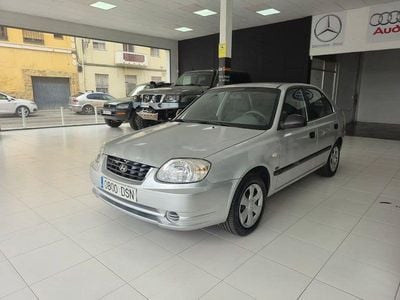 Usado Hyundai Accent GLS 81 CV (59 kW) 2004 Gris / plata Berlina