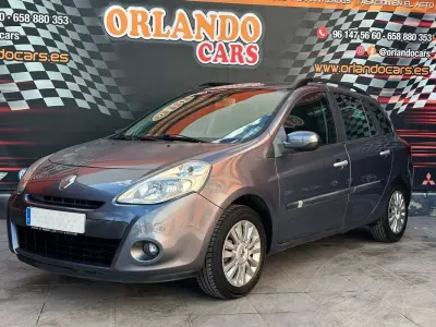 Usado Renault Clio GrandTour Dynamique 88 CV (64 kW) 2011 Gris Familiar