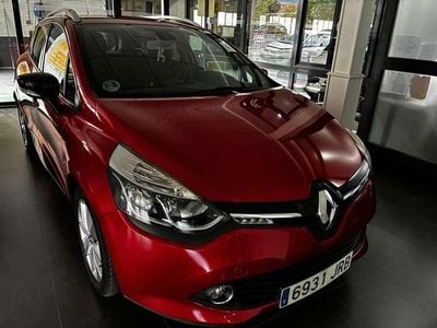 Usado Renault Clio GrandTour Dynamique 90 CV (66 kW) 2016 Rojo Familiar
