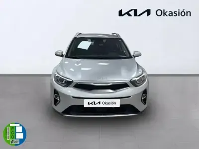 Usado Kia Stonic 101 CV (74 kW) 2023 Gris SUV