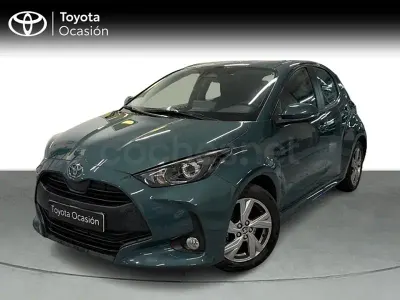 Usado Toyota Yaris Hybrid Active 116 CV (85 kW) 2025 Verde Berlina