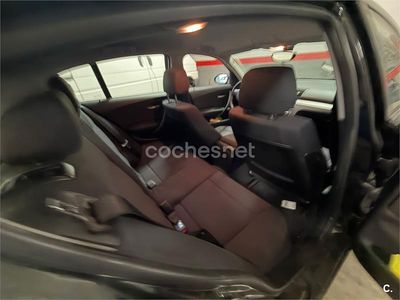 Usado BMW 118 122 CV (89 kW) 2008 Negro Utilitario