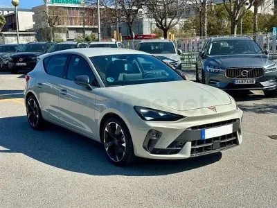 Usado Cupra Leon 150 CV (110 kW) 2024 Beige Berlina