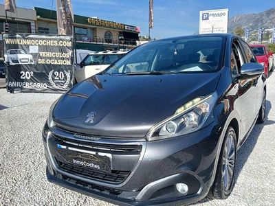 Gris Usado 2016 Peugeot 208 Access Utilitario | 7999 € (Un poco caro)