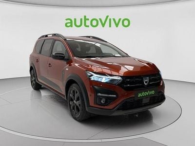 Usado Dacia Jogger Extreme 100 CV (73 kW) 2022 Marrón Monovolumen