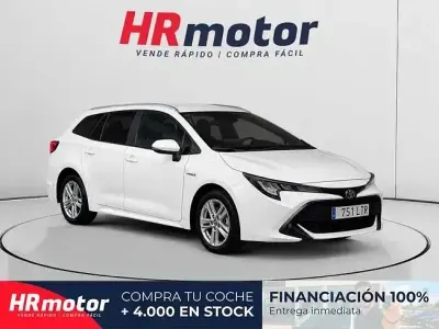 Używany Toyota Corolla Active 122 KM (89 kW) 2021 Biały Kombi