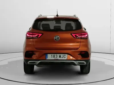 Begagnad MG ZS Luxury 111 HK (81 kW) 2023 Orange SUV