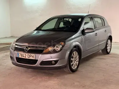 Usado Opel Astra Elegance 150 CV (110 kW) 2005 Gris / plata Berlina