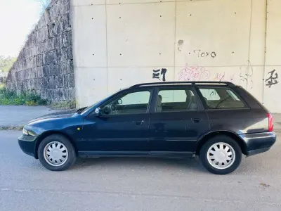Usado Audi A4 116 CV (85 kW) 2000 Azul Familiar