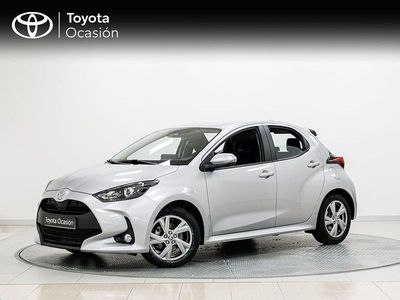 Gris Usado 2024 Toyota Yaris Hybrid Active Berlina | 22.150 € (Precio justo)