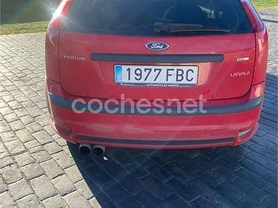 Usado Ford Focus Trend 115 CV (84 kW) 2006 Rojo Berlina