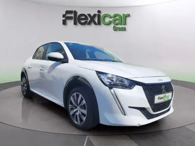 Usado Peugeot e-208 Active 100 kW (136 CV) 2022 Blanco Utilitario
