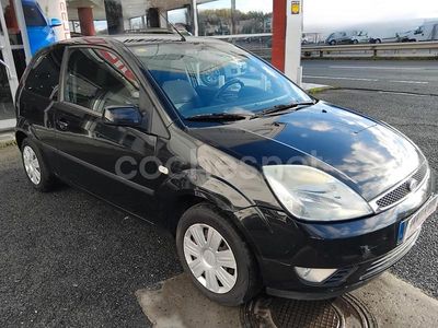 Negro Usado 2005 Ford Fiesta Ambiente Coupe | 2900 € (Un poco caro)