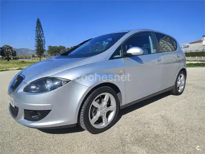 Usado Seat Altea Sport 140 CV (102 kW) 2007 Gris / plata Monovolumen