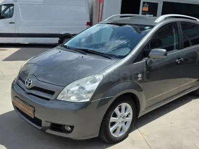 Usado Toyota Corolla Verso Sol 116 CV (85 kW) 2005 Gris / plata Monovolumen