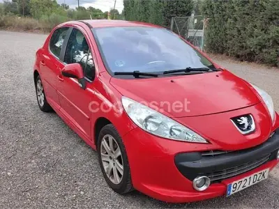 Usado Peugeot 207 110 CV (80 kW) 2006 Rojo Berlina